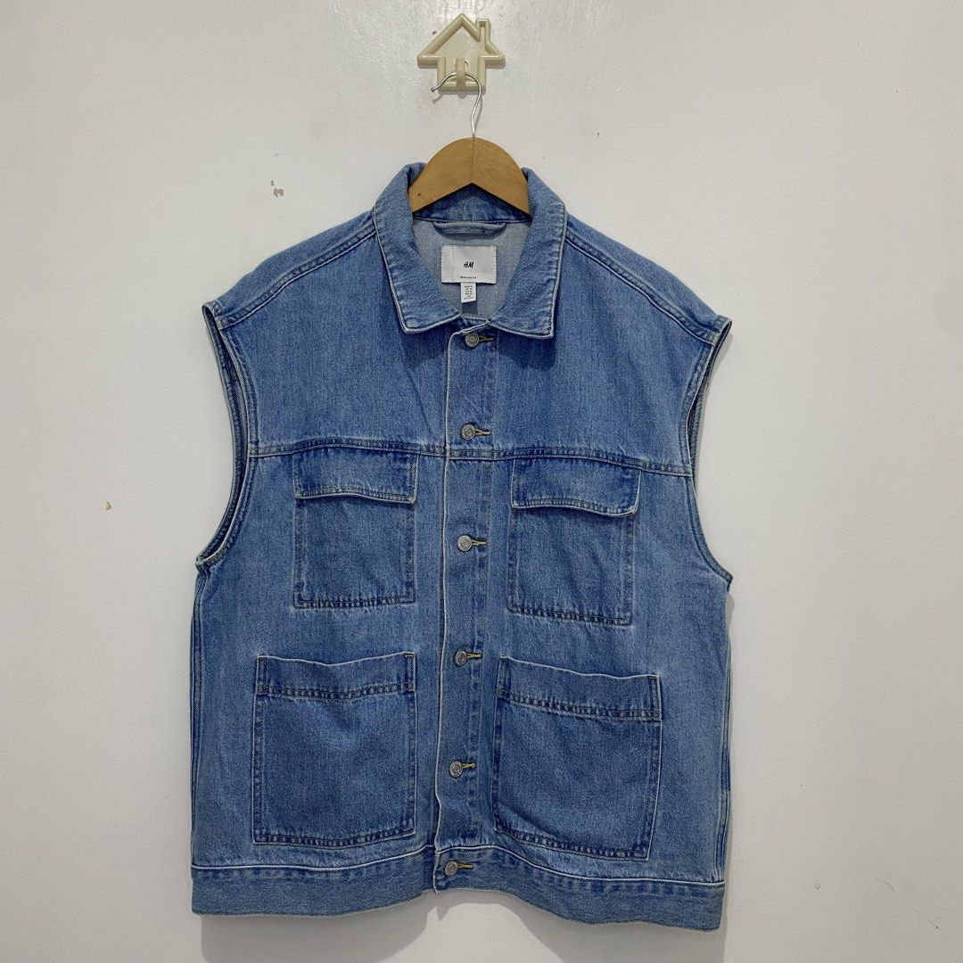 H&M Denim Vest (Category: Coats, Jackets and Outerwear) located in Tanauan. Submitted by flexingthriftsph (Listing ID 1460590235, Image 1). Description: H&M Denim Vest Medium on tag 23 inches - chest 27 inches - length Excellent condition -800.00.