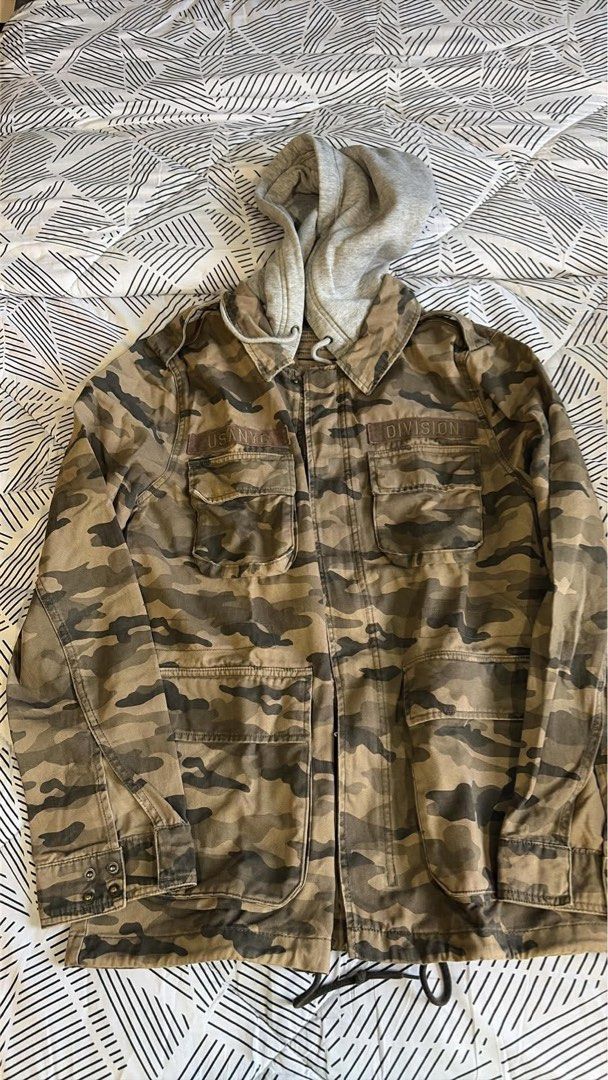 H&M Divided Camo Utility Jacket with Hoodie (Category: Coats, Jackets and Outerwear) located in Manila. Submitted by miguelfits (Listing ID 1460603536, Image 1). Description: - H&M Divided camo utility jacket - Built-in grey hoodie - Multiple front pockets - Drawstring waist for adjustable fit - Ideal for layering - Army-inspired design.