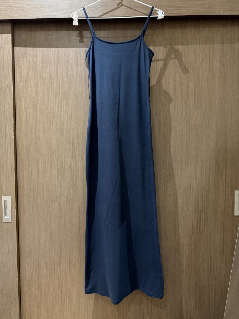 H&M Divided Navy Blue Spaghetti Strap Maxi Dress (Category: Dresses) located in Manila. Submitted by ysamariee (Listing ID 1460668843, Image 1). Description: - H&M Divided Black Maxi Dress - Spaghetti straps - Simple and sleek design - Comfortable fabric - Ankle length - Perfect for layering or wearing solo - Easily dressed up or down Wore once Size: S Location: Las Pinas City Mode of Payment: GCASH, Bank Transfer Mode of Delivery: Lalamove, Same