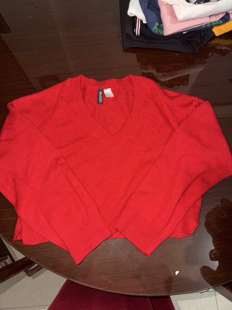 H&M Divided Red V-Neck Cropped Sweater (Category: Longsleeves) located in Quezon City. Submitted by nakii_ko (Listing ID 1460511967, Image 1). Description: - Red cropped sweater from H&M Divided - V-neckline and long sleeves - Knitted material - Versatile for layering or wearing alone - Easily pairs with jeans or skirts.