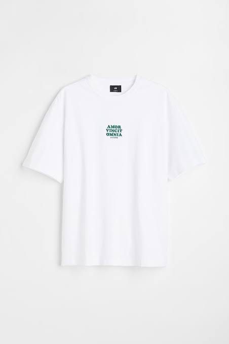 H&M Embroidered T-Shirt (Category: Tshirts & Polo Shirts ) located in Naga. Submitted by threadedtreasures (Listing ID 1460587826, Image 2). Description: İn excellent condition Small on tag, will fit till semi L.