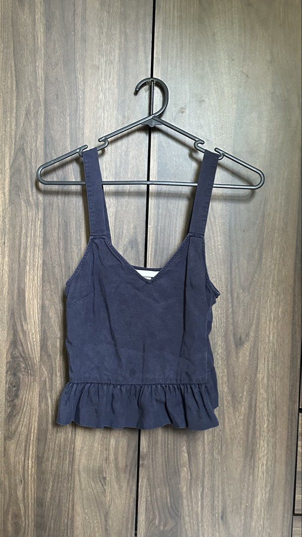 H&M flowy top (Category: Sleeveless) located in Quezon City. Submitted by cel1111 (Listing ID 1460558440, Image 1). Description: .