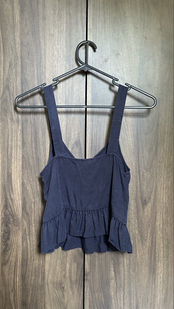 H&M flowy top (Category: Sleeveless) located in Quezon City. Submitted by cel1111 (Listing ID 1460558440, Image 3). Description: .