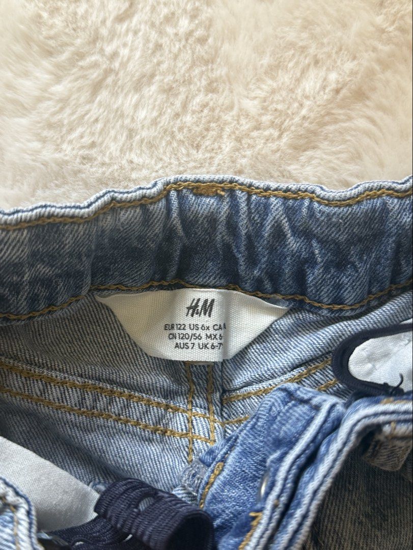 H&M Kids Denim Shorts (Category: Babies & Kids Fashion) located in Lapu Lapu. Submitted by prelovedbymariey (Listing ID 1460535673, Image 2). Description: - Blue denim shorts for kids - Size EU 122 - Comfortable elastic waistband - Classic five-pocket styling - Ideal for everyday wear - Easy to pair with any top - Great for warmer weather.