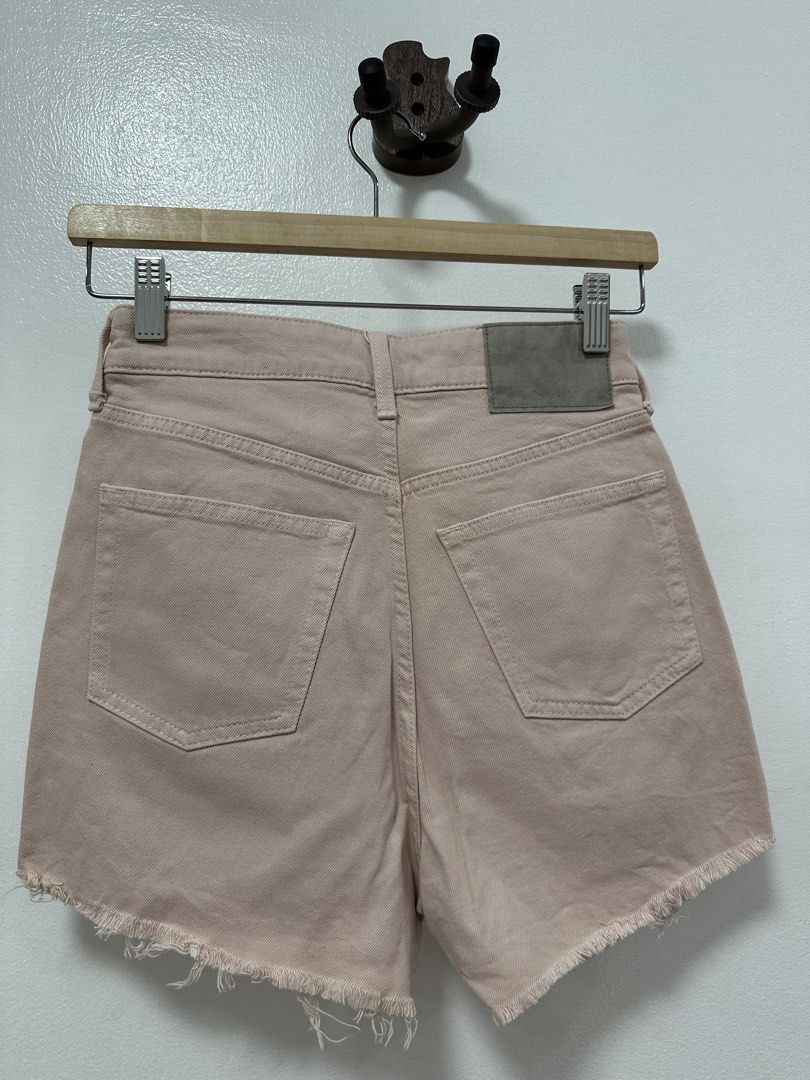 H&M Pink Denim Shorts (Category: Shorts) located in Paranaque City. Submitted by kokoclosets (Listing ID 1460683460, Image 2). Description: Used once or twice only!.