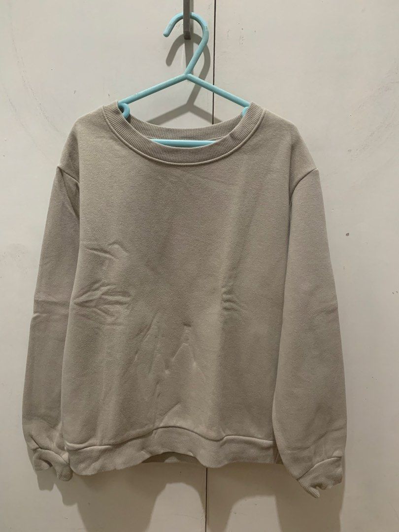 H&M PRELOVED sweatshirt for take all ₱800 (Category: Babies & Kids Fashion) located in Pasay City. Submitted by cjjdb (Listing ID 1460631376, Image 2). Description: ₱800 for take all Size 6-8y shipping from Malibay, Pasay City.