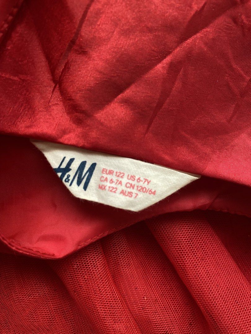H&M red tulle dress (Category: Babies & Kids Fashion) located in Cebu City. Submitted by yjainani (Listing ID 1460553662, Image 3). Description: 6-7T .