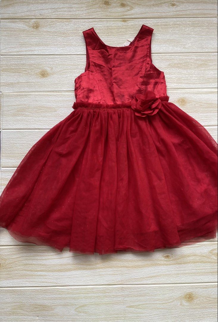 H&M red tulle dress (Category: Babies & Kids Fashion) located in Cebu City. Submitted by yjainani (Listing ID 1460553662, Image 1). Description: 6-7T .