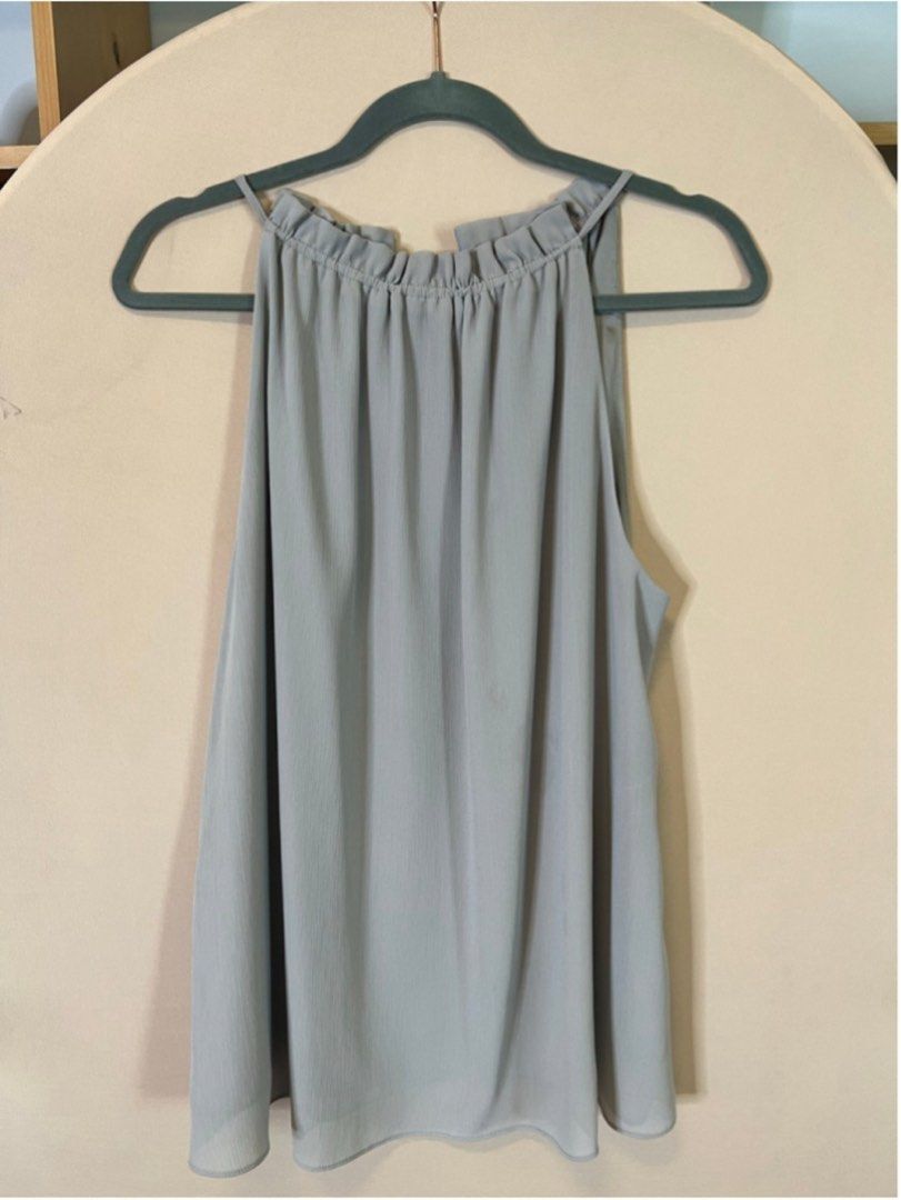 H&M Reversible Flowy Top (Category: Sleeveless) located in Cebu City. Submitted by zarizariii___ (Listing ID 1460700215, Image 1). Description: - Halter neck with tie detail - Lightweight fabric.