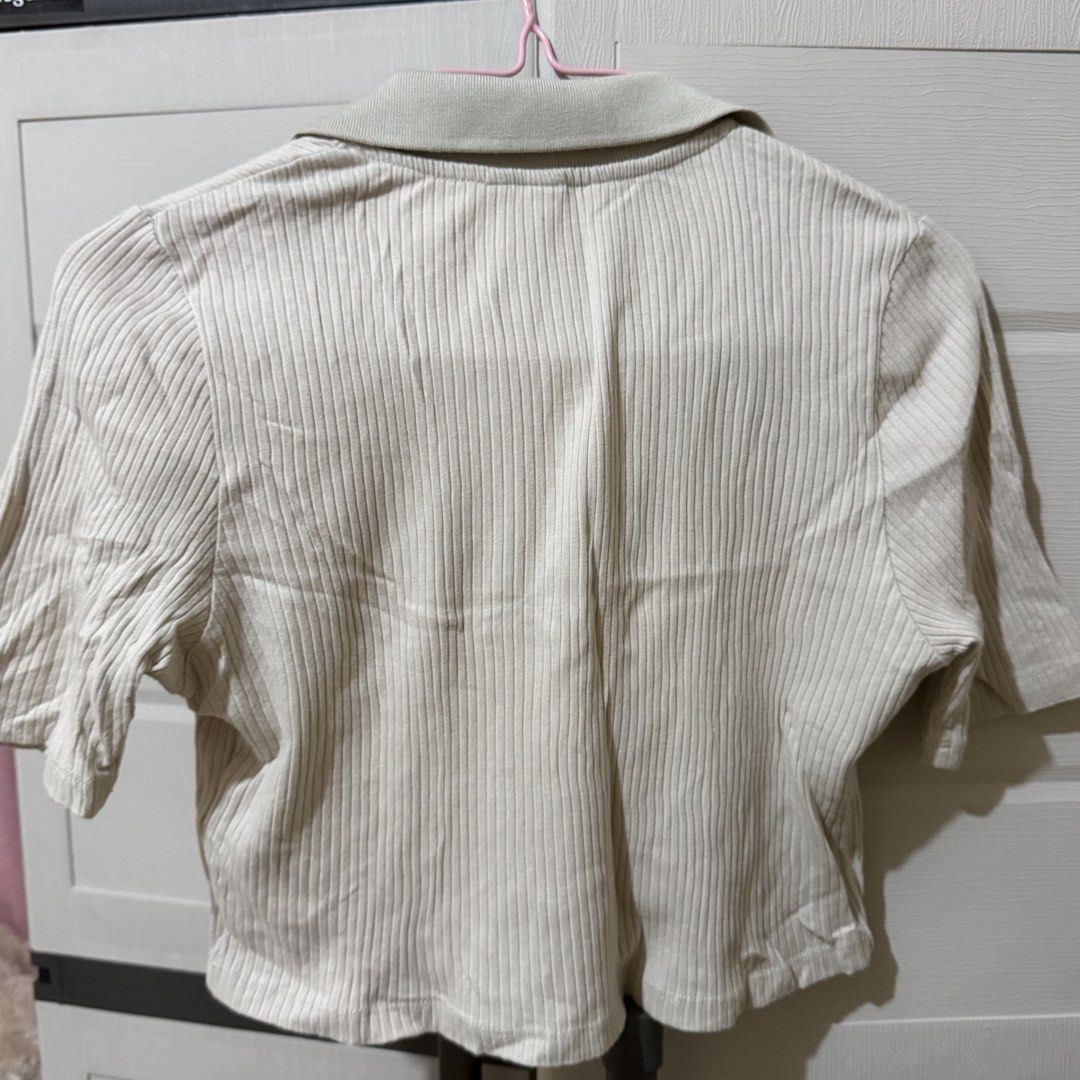 H&M Ribbed Collared Top in Light Beige (Category: Blouses) located in Manila. Submitted by ultsaida (Listing ID 1460705825, Image 2). Description: H&M Ribbed Collared Top in Light Beige – Size: M | Can fit S-M – Preloved, manage your expectations. MOD: J&T / LBC (Buyer's preference | Buyer will shoulder the shipping fee) MOP: Gcash, Maribank, or BDO Loc: Bataan.