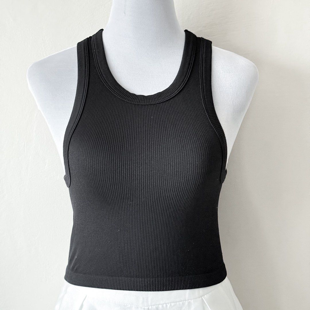 H&M Ribbed Crop Tank (Category: Others Tops) located in Antipolo. Submitted by rosywardrobe (Listing ID 1460678709, Image 3). Description: 🎀 MAKE READING A HABIT 🎀 • No order form, no reservation! • Strictly 1 day reservation • Payment first before order processing • No return, No exchange • Don’t make an offer if you’re not 100% sure • No shipping every weekends — PAYMENT CHANNELS — • GCash • Gotyme • Maya • BDO • BPI • Unionbank — DELIVERY ME