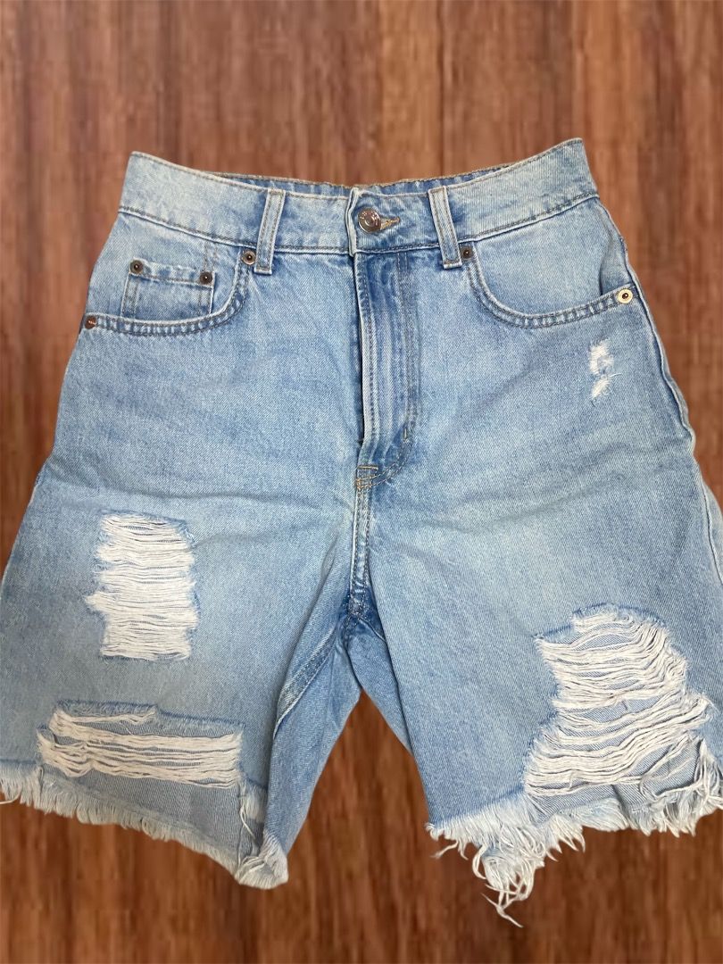 H&M ripped bermuda jorts shorts (Category: Undergarments & Loungewear) located in Angeles City. Submitted by .portia___01 (Listing ID 1460564525, Image 1). Description: used once bought this around 1,200++ auth h&m! best fit 24-26.