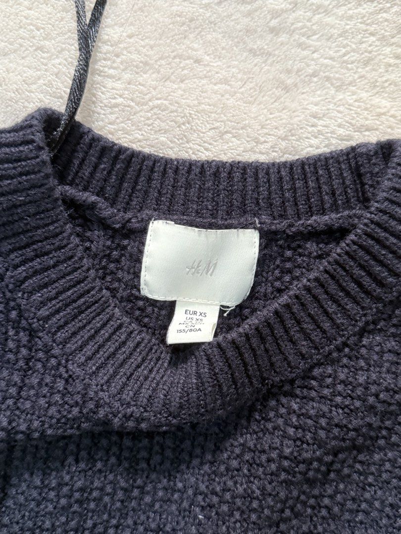 h&m sweater (Category: Longsleeves) located in Manila. Submitted by i400ayla (Listing ID 1460593266, Image 2). Description: used once onlyy.