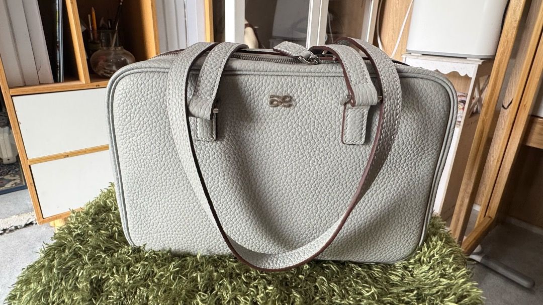 HOLB Lulu GL (Category: Luxury Bags & Wallets) located in Pasig City. Submitted by n0utyzia (Listing ID 1460672304, Image 1). Description: - Grey pebbled leather tote bag - Brand: AG by aquagirl - Closure: Zipper - Interior: Multiple compartments - Includes: Dust bag - Ideal for: Daily use or work only use it twice.