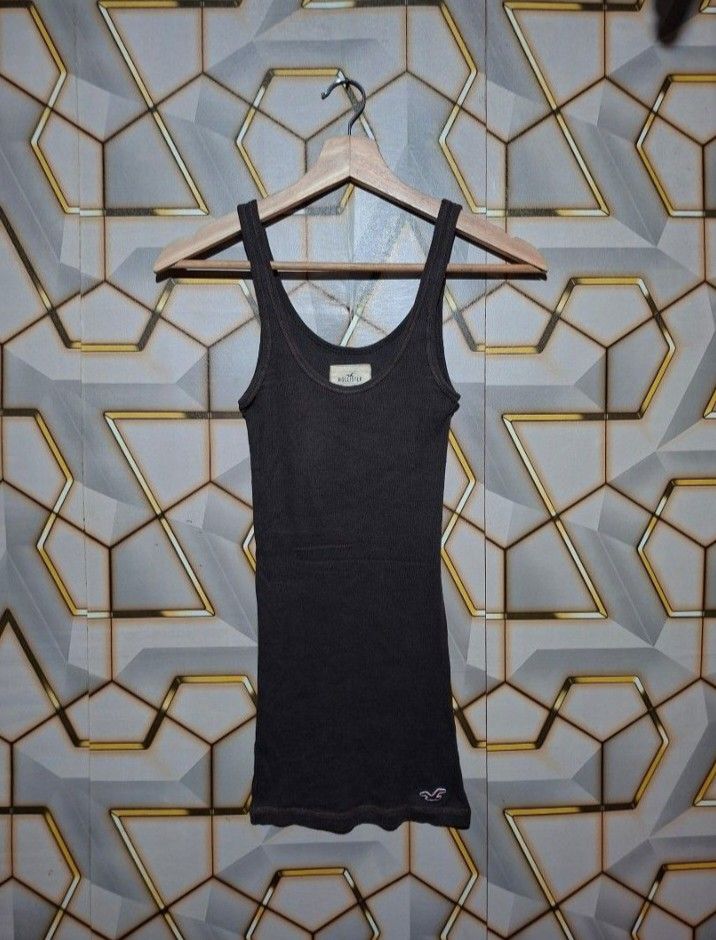 Hollister choco brown stretch tank top (Category: Sleeveless) located in Tagaytay City. Submitted by joyjavier1230 (Listing ID 1460709237, Image 1). Description: Hollister choco brown stretch tank top in excellent condition no issues 9.5/10 color rate - Size: xs mine 550 shipped location: Tagaytay shipping via jnt mop: gcash dm to purchase 📩📩📩.