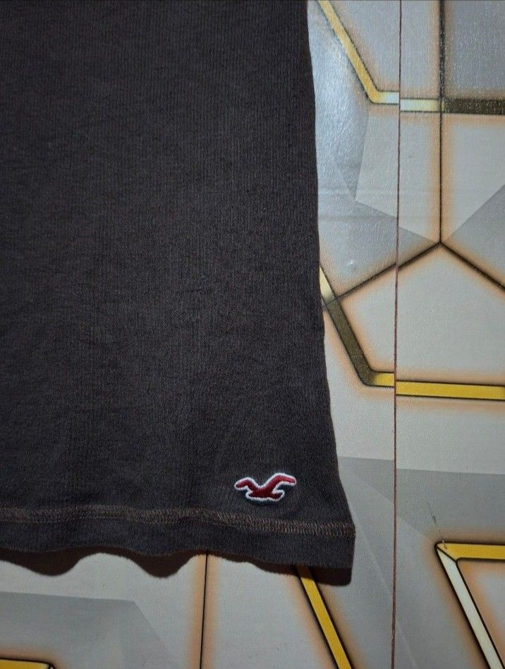 Hollister choco brown stretch tank top (Category: Sleeveless) located in Tagaytay City. Submitted by joyjavier1230 (Listing ID 1460709237, Image 2). Description: Hollister choco brown stretch tank top in excellent condition no issues 9.5/10 color rate - Size: xs mine 550 shipped location: Tagaytay shipping via jnt mop: gcash dm to purchase 📩📩📩.