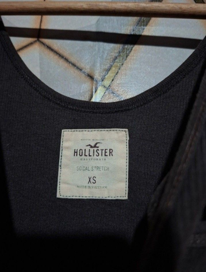 Hollister choco brown stretch tank top (Category: Sleeveless) located in Tagaytay City. Submitted by joyjavier1230 (Listing ID 1460709237, Image 3). Description: Hollister choco brown stretch tank top in excellent condition no issues 9.5/10 color rate - Size: xs mine 550 shipped location: Tagaytay shipping via jnt mop: gcash dm to purchase 📩📩📩.