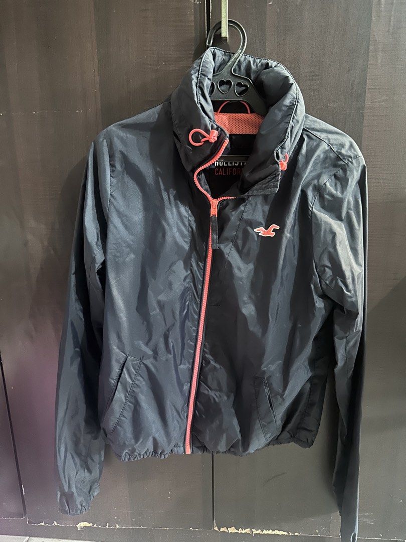 Hollister Rain Jacket (Category: Coats, Jackets and Outerwear) located in Quezon City. Submitted by japancurrency (Listing ID 1460515749, Image 1). Description: .