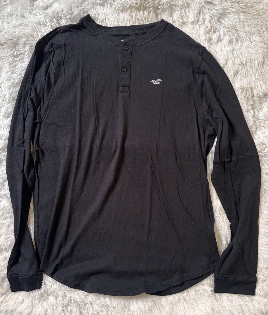 Hollister sweatshirt (Category: Tshirts & Polo Shirts ) located in Manila. Submitted by uniqlow717 (Listing ID 1460562534, Image 1). Description: ‼️‼️Declutter Sale! ‼️‼️ Perfect for chilly nights, cozy movie marathons, rainy day runs, and oversized aesthetic vibes. 🌧️🧶 💫 Condition: Preloved / Good Condition / Soft & Fluffy 📏 Size: Large (Oversized Fit) 💰 Price: ₱250 📦 Shipping: Lalamove or Grab pick up.