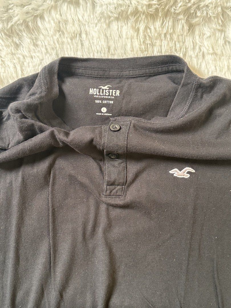 Hollister sweatshirt (Category: Tshirts & Polo Shirts ) located in Manila. Submitted by uniqlow717 (Listing ID 1460562534, Image 2). Description: ‼️‼️Declutter Sale! ‼️‼️ Perfect for chilly nights, cozy movie marathons, rainy day runs, and oversized aesthetic vibes. 🌧️🧶 💫 Condition: Preloved / Good Condition / Soft & Fluffy 📏 Size: Large (Oversized Fit) 💰 Price: ₱250 📦 Shipping: Lalamove or Grab pick up.