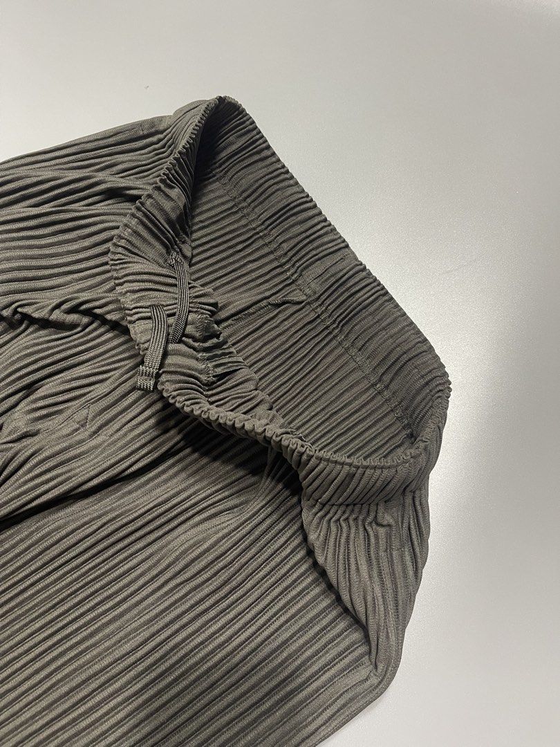 HOMME PLISSE PLEATED TROUSER (Category: Trousers) located in Manila. Submitted by 5kcollectiveph (Listing ID 1460610389, Image 3). Description: Homme Plisse Issey Miyake Pleated Trouser -Waistline: 30-34 stretch waistline -Length: 38 Inch -Hem: 5 Inch -Condition: Like new -Flaws: None (Please rely all details before offer the item).