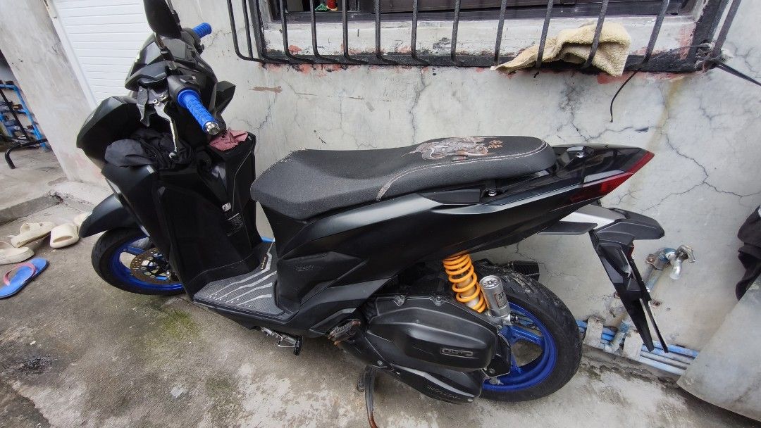 Honda Click v2 2022 (Category: Motorbikes for Sale) located in Caloocan City. Submitted by yshnggg (Listing ID 1460562840, Image 1). Description: For sale/swap sa honda navi Honda click V2 Year Model: 2022 Odo: 28k Registration: Registered until October Specs: TRC Shock RCB mags Euro Grip tire Akra Muffler Issues: common issue gasgas and kaunting basag sa tapalodo. Location: Valenzuela.