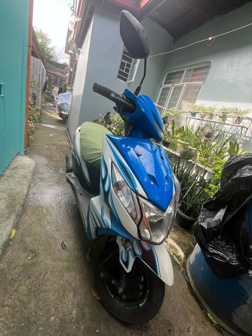 Honda Dio FI 2021 ( RUSH ) (Category: Motorbikes for Sale) located in Manila. Submitted by nonanii (Listing ID 1460509413, Image 3). Description: For sale Honda Dio Fi 2021 model completo papel orig plaka Running condition goods na goods 25k mabilisan pm agad ako pag sure madali ako kausap ( NEGOTIABLE) DM FOR MORE DETAILS Binagonan rizal area.