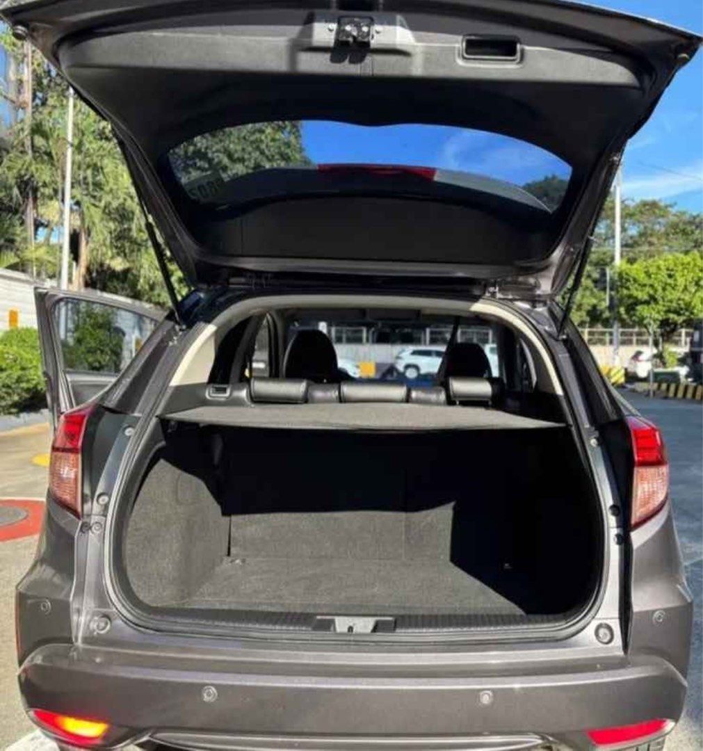Honda HR-V 1.5 (A) (Category: Used Cars) located in Pasay City. Submitted by jenque (Listing ID 1460590153, Image 3). Description: top of the line 1.8 modern steel color way plate ending 0(friday) 50k mileage not tampered has minor dents and scratches. pm for viewing sched.