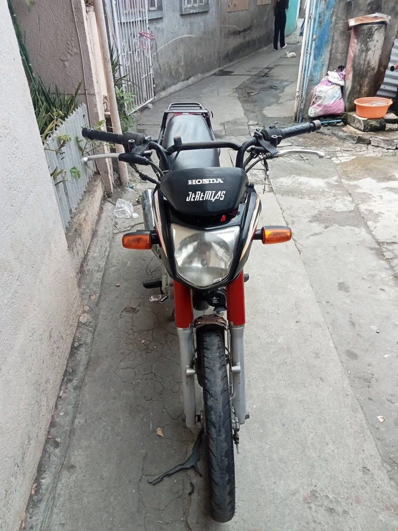 Honda TMX Supreme Motorcycle (Category: Motorbikes for Sale) located in Manila. Submitted by ziarahnico76510 (Listing ID 1460608720, Image 1). Description: For sale honda supremo 2018 model original or/cr First owner / open for deed of sale🙂 ✅Good running / NO tagas / NO usok 25k may bawas pa basta sure buyer Pwede napo puntahan today Loc : Santarosa Issue: Paso Rehistro nung April lang Negotiable pa sa sure buyer/ OPEN FOR HIRE.
