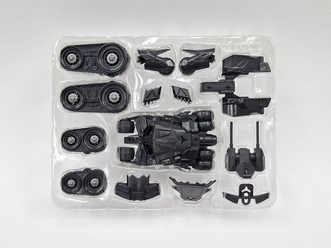 Hot Wheels Batman The Batmobile 蝙蝠車 Starter Set （分類：汽車模型）位於 Hong Kong。 由 jng1668 提交（商品編號 1460555121，圖片 3）。簡介： 已開，可自由組合升級版，紅圈位用升級版有少鬆 (原版冇鬆)，齊件，有說明書，只限港鐵站面交，請自備購物袋，只收現金，不收硬幣、伍佰元紙幣及壹仟元紙幣，完美主義者勿投！ 請出價確定及約交收， 港鐵站交收時間如下: 星期一二：14:00-17:00 美孚至尖沙咀站，油麻地至調景嶺站，中環至筲箕灣站，北角至寶琳站 星期四：18:30 寶琳站 星期五：18:30 寶琳站 星期六：18:00 寶琳站 星期日：15:00-17:00 油塘至寶琳站 *不接受評分不足5的買家！。