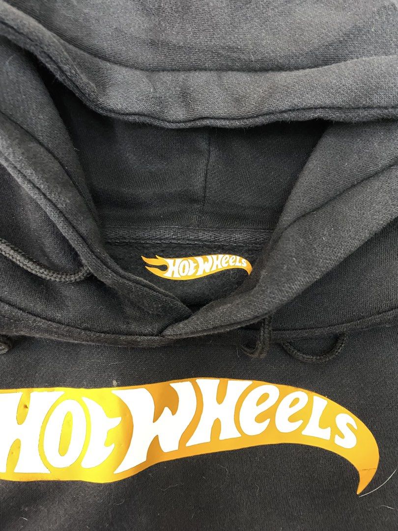 Hot wheels flame hoodie (Category: Hoodies) located in Manila. Submitted by ercmrsmam (Listing ID 1460659249, Image 2). Description: HOT WHEELS FLAME HOODIE W23.5 L26 Minimal scratch on print Color may vary due to lighting Need wash Dm if interested 📩 will be posted on my carousell acc⬇️ Check out ercmrsmam listings on #Carousell: https://carousell.app.link/mu0SnqUHP3b 📍baclaran paranaque metro manila 🛵jnt/lalamove courier 💵 mop: gcash.
