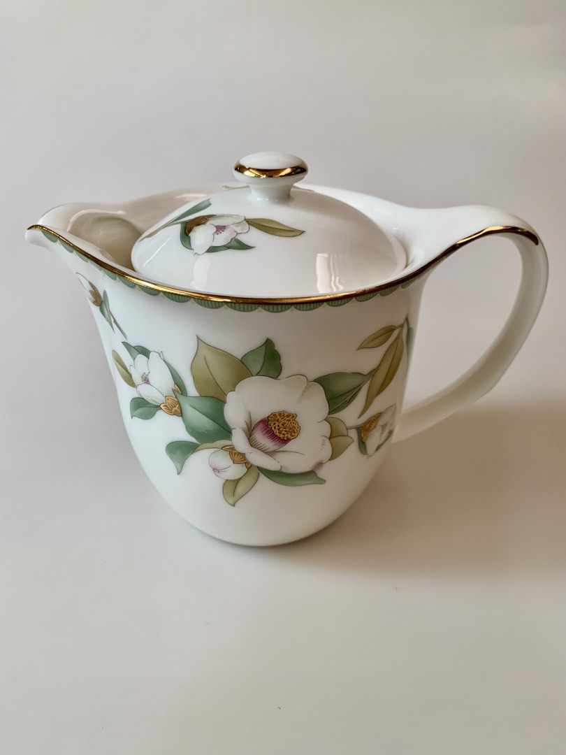 HOYA “Camellia” Teapot (Category: Coffee & Tea Tableware) located in Tandag. Submitted by jeason_22 (Listing ID 1460633501, Image 1). Description: • Teapot only • Camellia pattern • Good as new condition • Gold rim & handle lining .