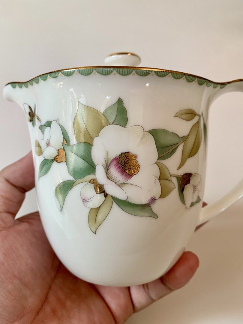 HOYA “Camellia” Teapot (Category: Coffee & Tea Tableware) located in Tandag. Submitted by jeason_22 (Listing ID 1460633501, Image 3). Description: • Teapot only • Camellia pattern • Good as new condition • Gold rim & handle lining .