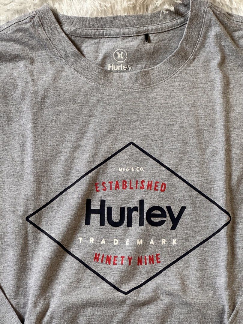 Hurley Longsleeves (Category: Sleep and Loungewear) located in Manila. Submitted by uniqlow717 (Listing ID 1460562295, Image 2). Description: ‼️‼️Declutter Sale! ‼️‼️ Perfect for chilly nights, cozy movie marathons, rainy day runs, and oversized aesthetic vibes. 🌧️🧶 💫 Condition: Preloved / Good Condition / Soft & Fluffy 📏 Size: Large (Oversized Fit) 💰 Price: ₱250 📦 Shipping: Lalamove or Grab pick up.