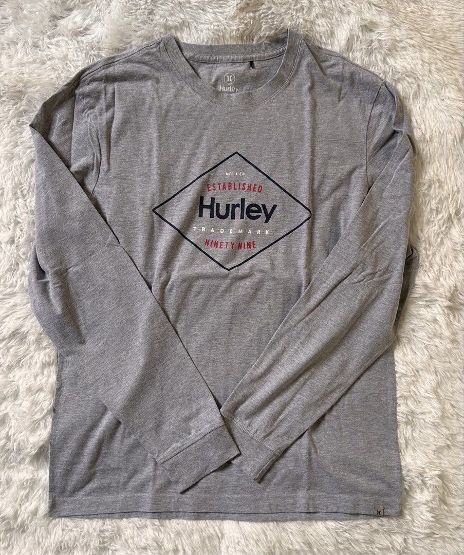 Hurley Longsleeves (Category: Sleep and Loungewear) located in Manila. Submitted by uniqlow717 (Listing ID 1460562295, Image 1). Description: ‼️‼️Declutter Sale! ‼️‼️ Perfect for chilly nights, cozy movie marathons, rainy day runs, and oversized aesthetic vibes. 🌧️🧶 💫 Condition: Preloved / Good Condition / Soft & Fluffy 📏 Size: Large (Oversized Fit) 💰 Price: ₱250 📦 Shipping: Lalamove or Grab pick up.