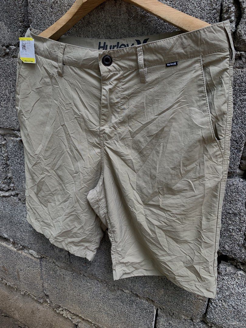 Hurley X Nike drifit (Category: Shorts) located in Bombon. Submitted by thriftkolang20 (Listing ID 1460653584, Image 2). Description: No issue Size 32 Length 21 9.7/10 color rate Excellent as new.