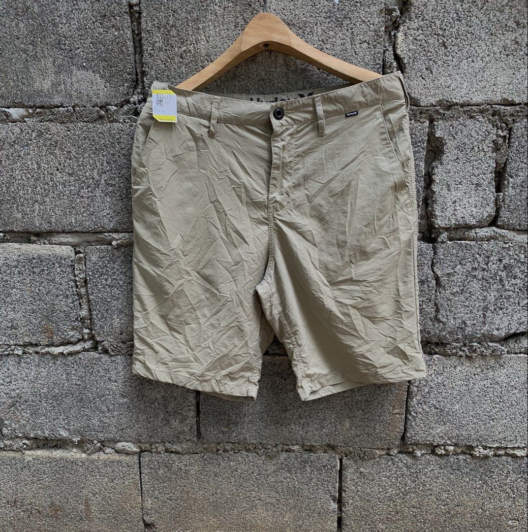 Hurley X Nike drifit (Category: Shorts) located in Bombon. Submitted by thriftkolang20 (Listing ID 1460653584, Image 1). Description: No issue Size 32 Length 21 9.7/10 color rate Excellent as new.