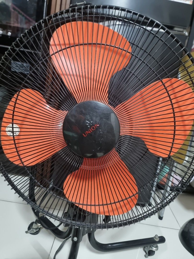 Industrial Fan (Category: Other Home Appliances) located in Marikina City. Submitted by cristakyo (Listing ID 1460655720, Image 2). Description: - Powered by 135W industrial motor for maximum velocity - Heavy-duty base and thermal fuse for safety - 3-speed control function - 180-degree oscillation - Durable metal stand with heavy duty caster-wheels Location: Marikina.