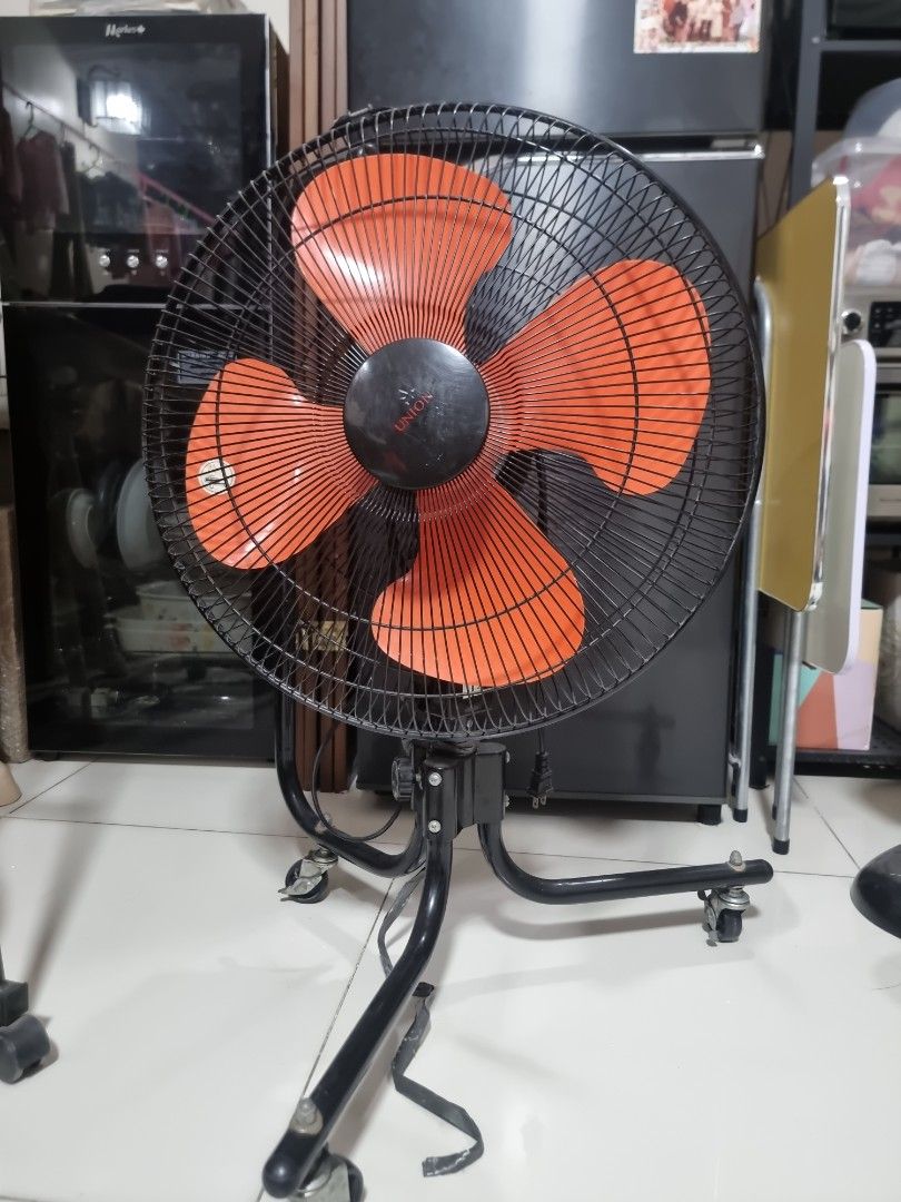 Industrial Fan (Category: Other Home Appliances) located in Marikina City. Submitted by cristakyo (Listing ID 1460655720, Image 1). Description: - Powered by 135W industrial motor for maximum velocity - Heavy-duty base and thermal fuse for safety - 3-speed control function - 180-degree oscillation - Durable metal stand with heavy duty caster-wheels Location: Marikina.