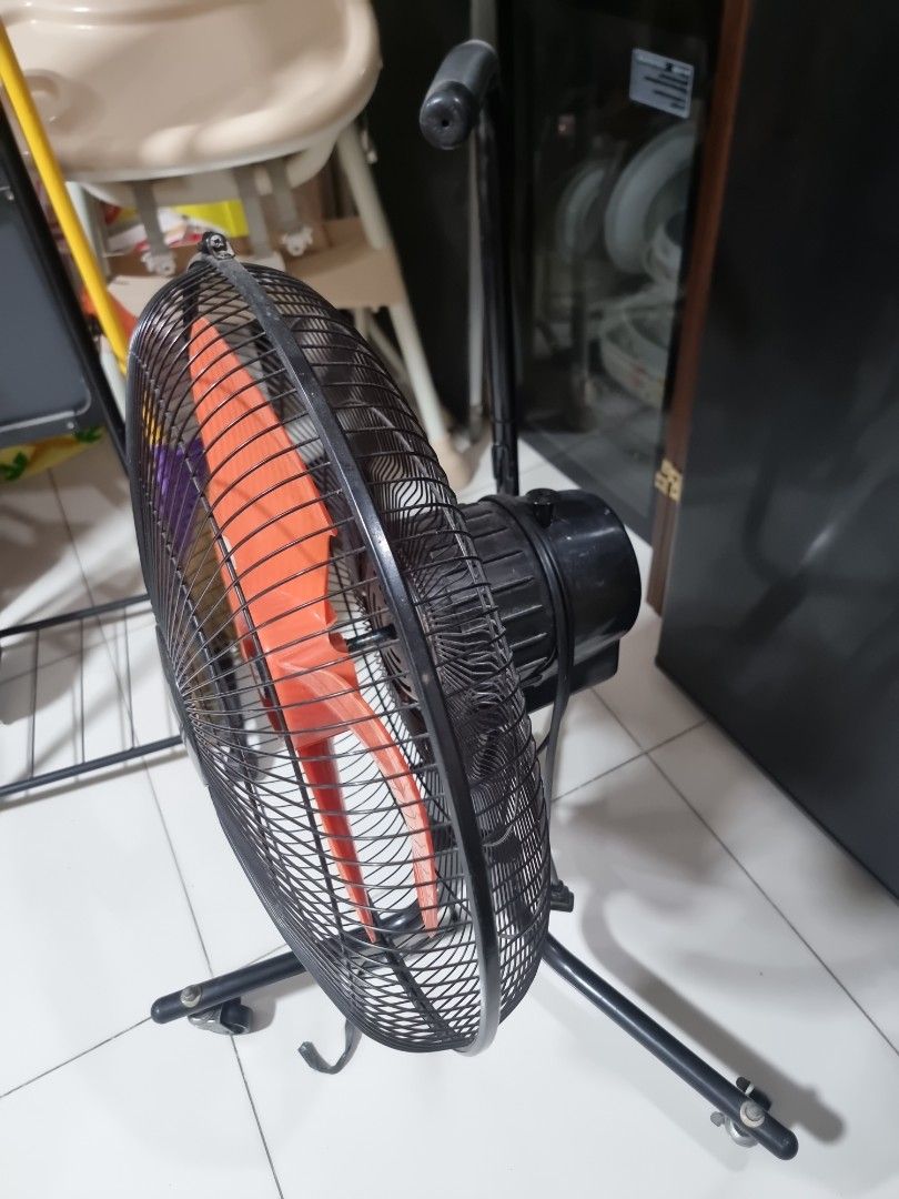 Industrial Fan (Category: Other Home Appliances) located in Marikina City. Submitted by cristakyo (Listing ID 1460655720, Image 3). Description: - Powered by 135W industrial motor for maximum velocity - Heavy-duty base and thermal fuse for safety - 3-speed control function - 180-degree oscillation - Durable metal stand with heavy duty caster-wheels Location: Marikina.