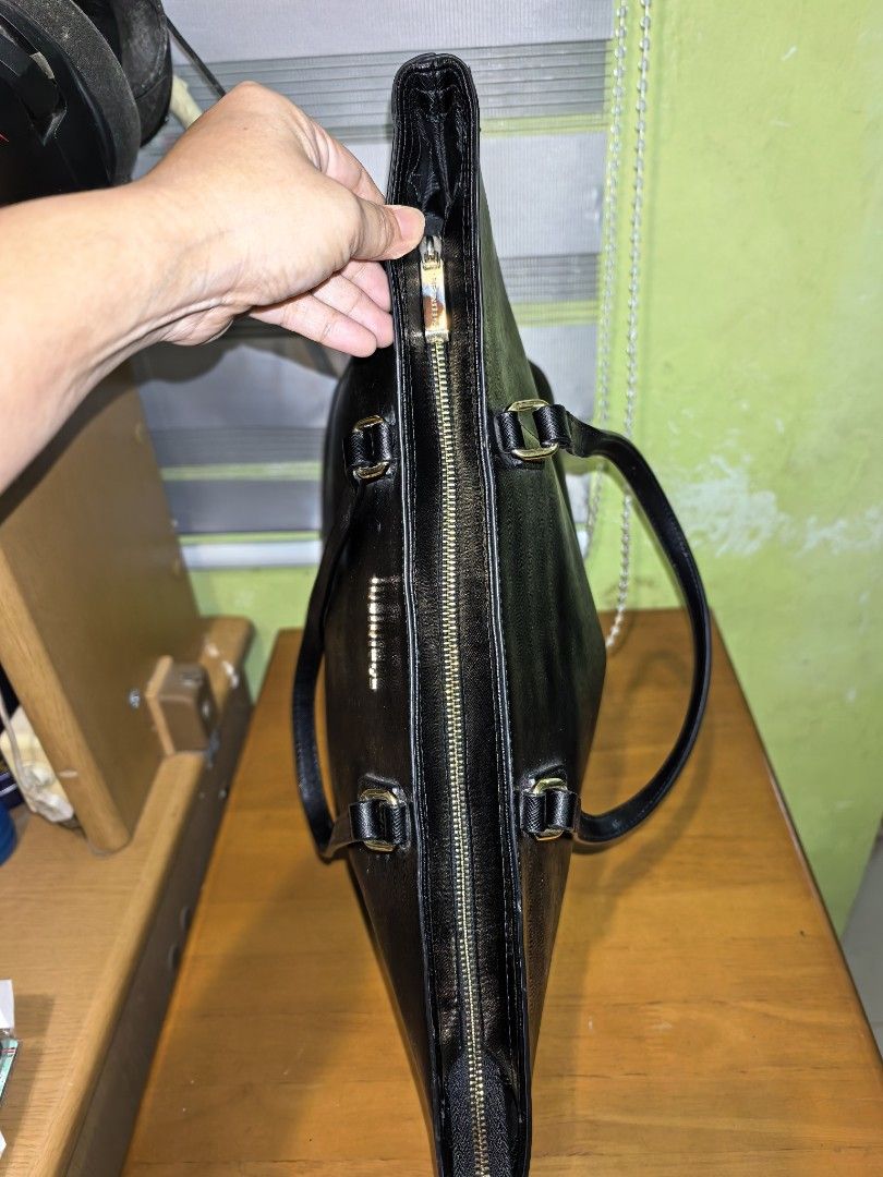 Infinitus Black Tote Bag (Category: Tote Bags) located in Manila. Submitted by mysticfox.9b1678 (Listing ID 1460691762, Image 3). Description: - Classic black tote bag by Infinitus - Spacious interior to fit all your essentials - Comfortable shoulder straps for easy carrying - Simple yet chic design, perfect for work or everyday use - Elegant gold hardware detail.