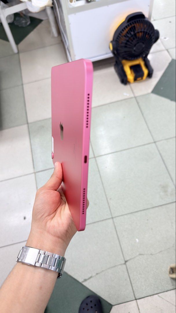 iPad 10th Gen 256gb Wifi No issue (Category: iPad) located in Manila. Submitted by carimgadgets (Listing ID 1460655540, Image 3). Description: .