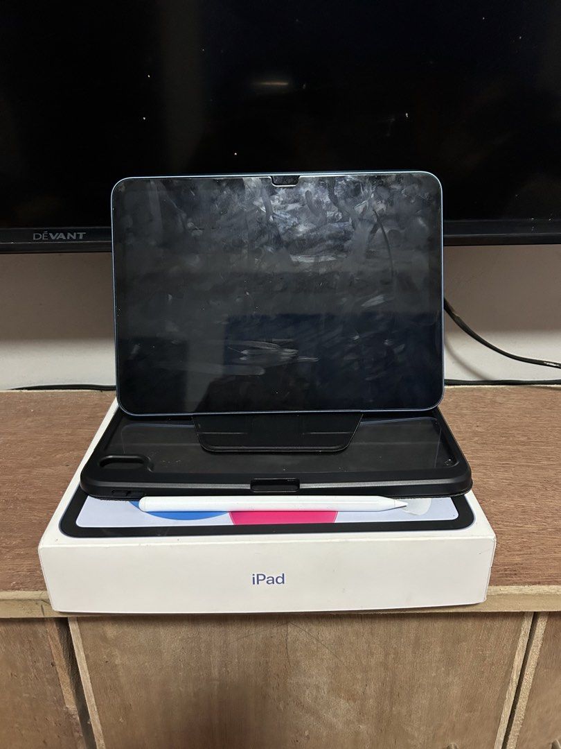 Ipad 11th gen (Category: iPad) located in Manila. Submitted by kimchwanna (Listing ID 1460657158, Image 2). Description: Ipad 11th gen 128gb This year lang nabili with inclusions na pen and case and may nakadikit na na tempered glass. Box unit 100%bh.