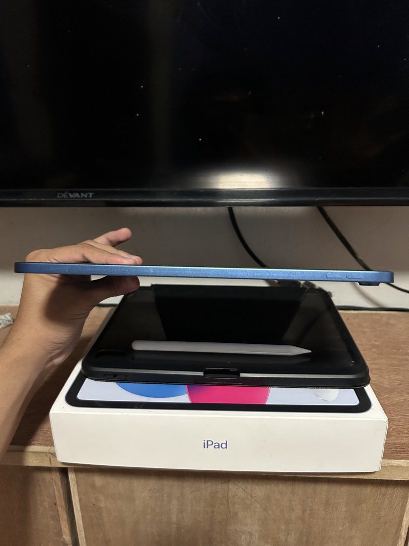Ipad 11th gen (Category: iPad) located in Manila. Submitted by kimchwanna (Listing ID 1460657158, Image 3). Description: Ipad 11th gen 128gb This year lang nabili with inclusions na pen and case and may nakadikit na na tempered glass. Box unit 100%bh.