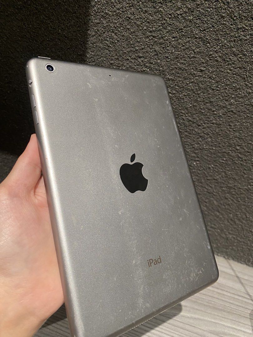 iPad Mini 2 (Category: iPad) located in Kuala Lumpur. Submitted by JasonNgew (Listing ID 1460616730, Image 2). Description: Screen:7.9 Chip:Apple A7 Battery:6470mah 331g.