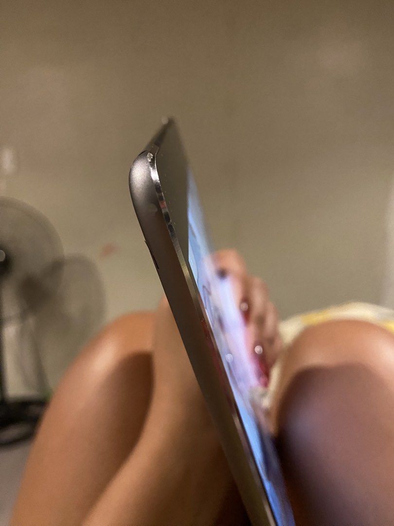 Ipad mini 4 64gb (Category: iPad) located in Angono. Submitted by christeeeeeeyn (Listing ID 1460708690, Image 3). Description: Okay pa gamitin di masyado mabilis malowbat. Taytay rizal location Scratches dahil sa case, other than that no issue Unit and used case only.