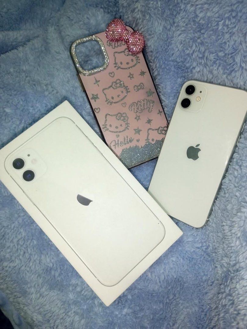 Iphone 11 White 128gb Openline Any sim (Category: iPhone 11 Series) located in Imus. Submitted by lisexd (Listing ID 1460666886, Image 2). Description: IPHONE 11 White 128GB •63% Battery Health (Makunat pa) • Minimal dents • Openline (Any sim pwede) • Lady owned • No history of repair • Unli reset • All working good • All parts original • Working true tone and face ID • Smooth and good condition • Ready to use • Unlimited checking (reset to sawa)