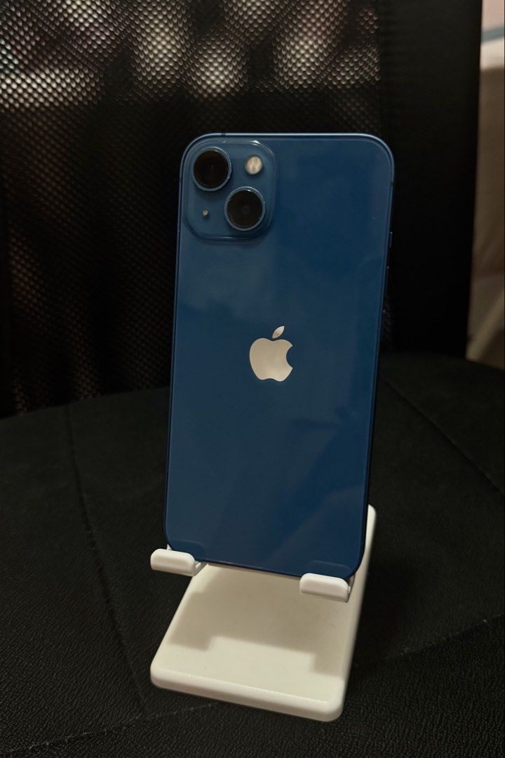 Iphone 13 esim版本 原裝 128G （分類：iPhone 13 系列）位於 Hong Kong。 由 sheys94 提交（商品編號 1460634014，圖片 1）。簡介： 電池健康度76% 支持esim 外遊方便 零件原裝冇維修紀錄 女仔自用機 正常使用痕跡 鏡頭位置少許甩漆 屏幕位置一條刮花痕 及有兩點劃痕 （不明顯，見圖2） Face ID及其他功能冇問題 。