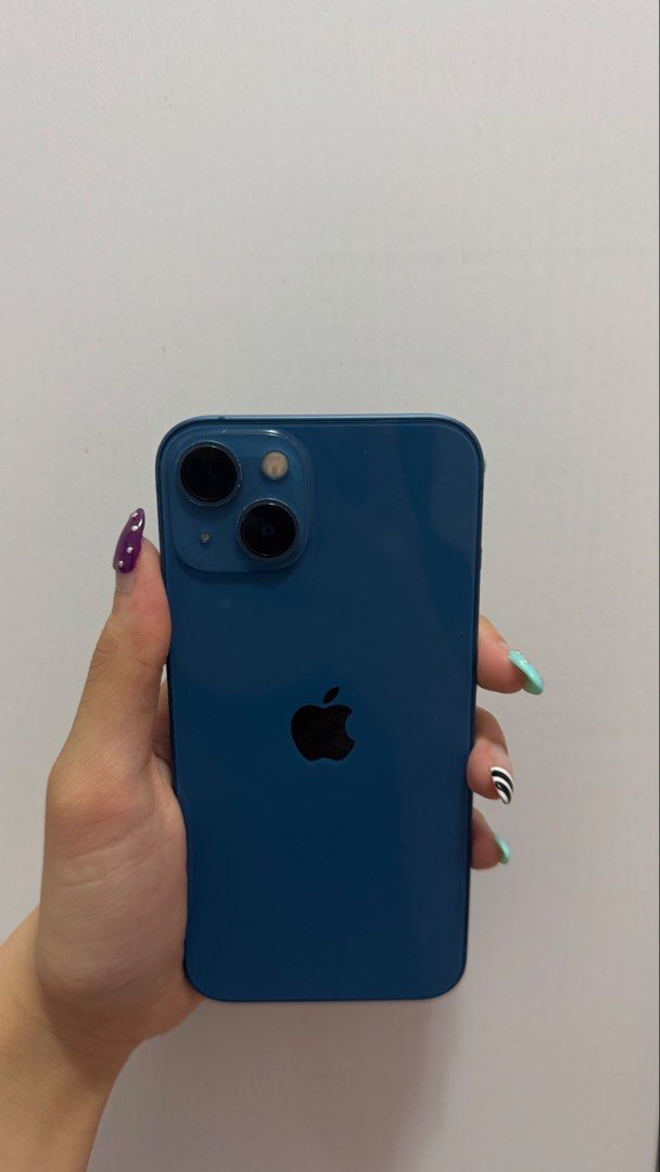 Iphone 13 esim版本 原裝 128G （分類：iPhone 13 系列）位於 Hong Kong。 由 sheys94 提交（商品編號 1460634014，圖片 3）。簡介： 電池健康度76% 支持esim 外遊方便 零件原裝冇維修紀錄 女仔自用機 正常使用痕跡 鏡頭位置少許甩漆 屏幕位置一條刮花痕 及有兩點劃痕 （不明顯，見圖2） Face ID及其他功能冇問題 。