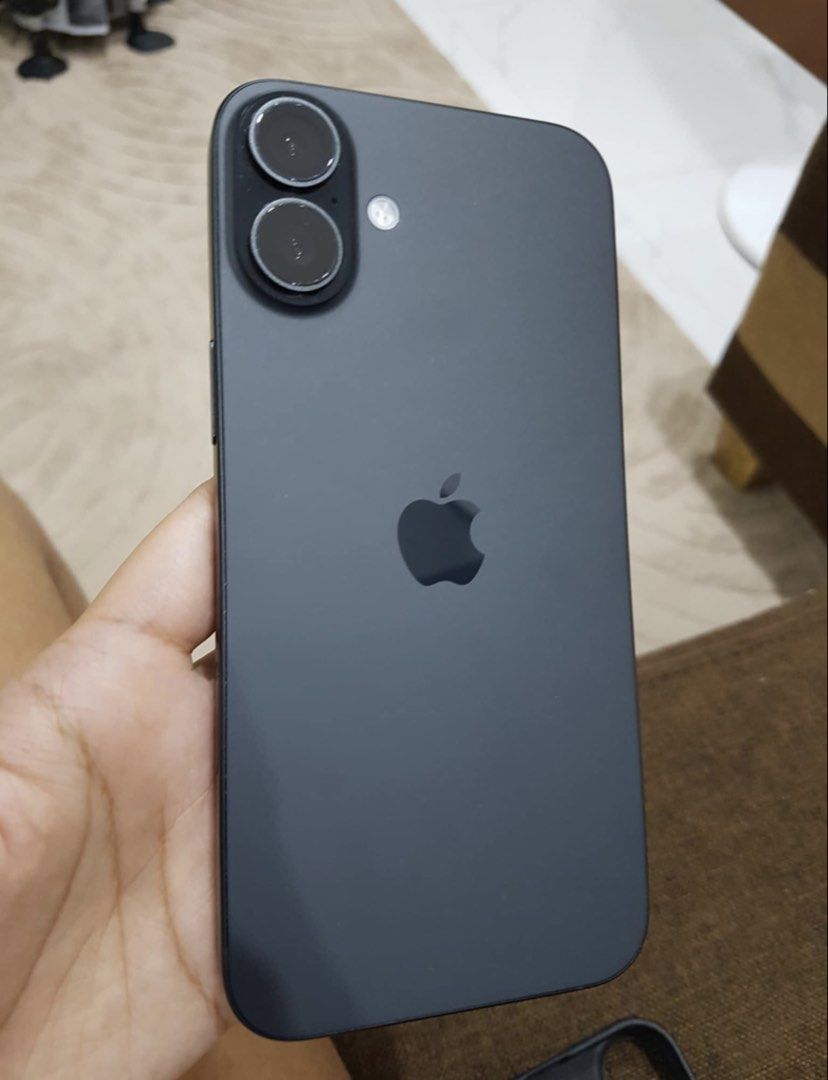 Iphone 16 plus (Category: iPhone 16 Series) located in Limay. Submitted by nelle_13 (Listing ID 1460661948, Image 2). Description: 128 GB Lady owned Complete with box Factory Unlocked No issues With free cases .